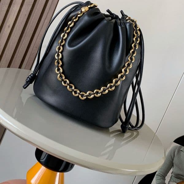 99A Premium Design Collection, genuine leather crossbody handbag, equipped with high-quality pure steel hardware lock, featuring a fashionable and casual style.
