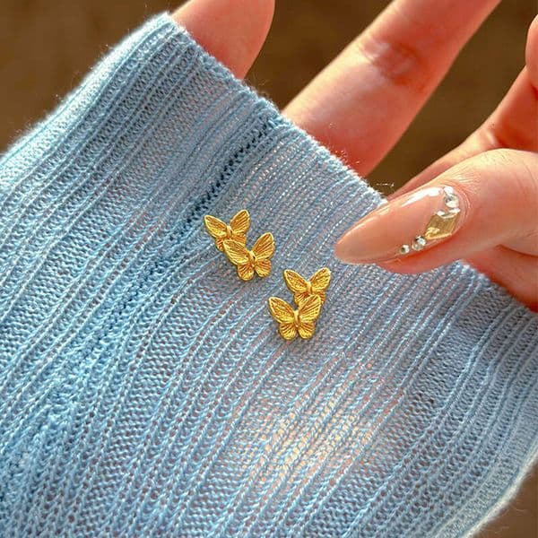 DHcollections Light Exquisite Three-Dimensional Butterfly Earrings Women, Fairy-like and Elegant Fashionable New Style, Gift for Girlfriend