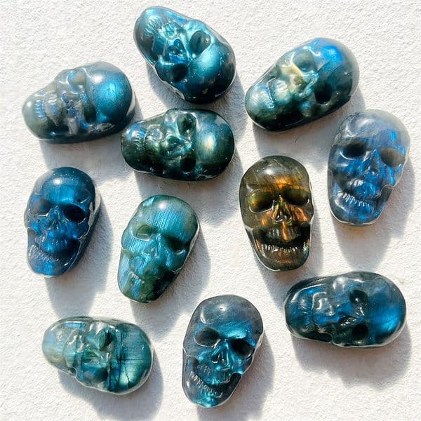 1pc Labradorite Skull Natural Halloween Carving Flash Crystal Home Decoration Crystal Heal Reiki Energy Meditation Pocket Stones
