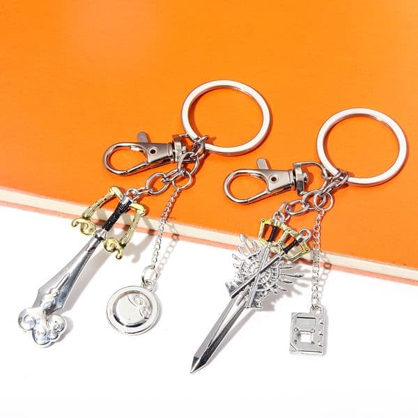 Game Kingdom Hearts Sora Key Keychain Forgotten Blade Metal Golden Key Pendant Fans Gift Cosplay Props Men Women Car Bag Jewelry