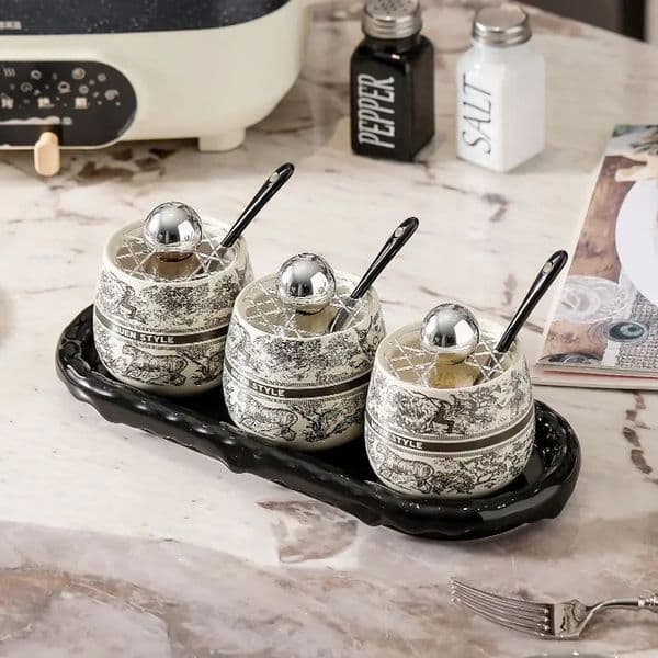 Flip Style Salt Jar Seasoning Box Household Moisture Dust Prevention Ceramic Kitchen Storage ZE873 w250711BJ