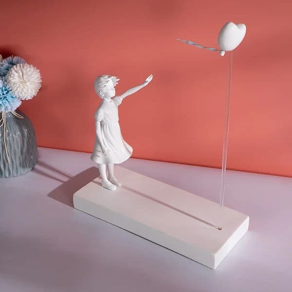 Heart Balloon and Flying Girl Inspired by Banksy Artwork Modern Sculpture Home Decoration Statue Large 250711BJ