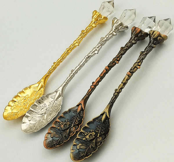Vintage Royal Style Spoon Metal Carved Coffee Spoons Forks With Crystal Head Kitchen Fruit Prikkers Dessert Ice Cream Scoop Gift