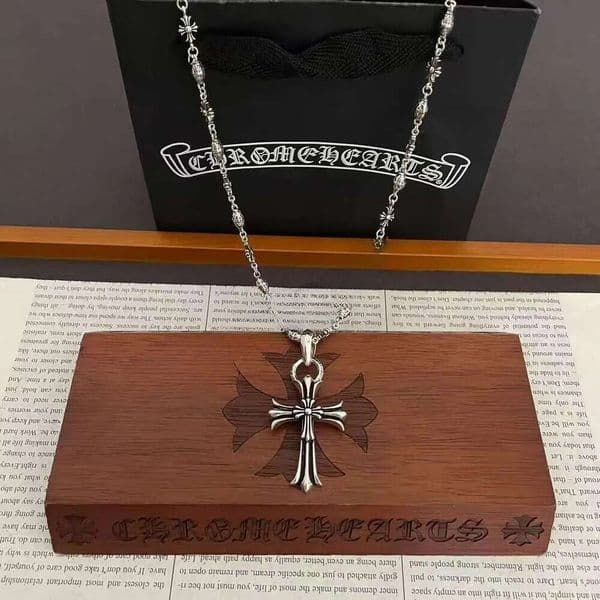 Necklaces Chrome Designer Ch Necklace New Vintage Pendant Cross Crome Couples Black Chain White Diamonds Chrme Jewelry AA