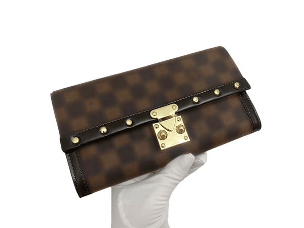 Elegant Designer Purse - Spacious Compartments & Card Slots for Optimal Organization
