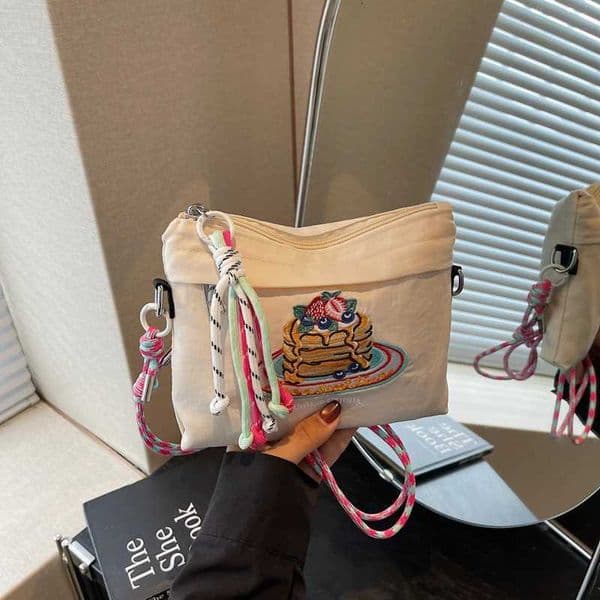 Japanese-style embroidered shoulder bag for women with a unique design large capacity and a slanted cross-body style small square Y250714