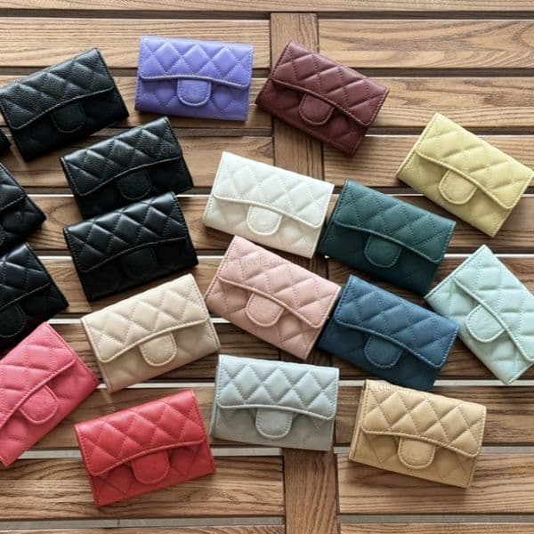 This 99A quality card wallet is the masterpiece of a top designer. It is made of 100% genuine leather, with a soft texture. What's more, it is extremely convenient to carry.