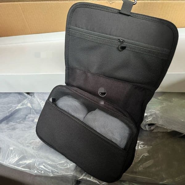 A New Cross-border Hook Portable Cosmetic Storage and Toiletry Bag That Is Essential for Business Trips and Travels