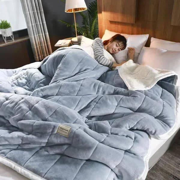 Coral Fleece Autumn Winter Warm Blankets for Bed 3 Layers Thicken Flannel Blanket Quilt Soft Comfortable Warmth Quilts Washable 250721