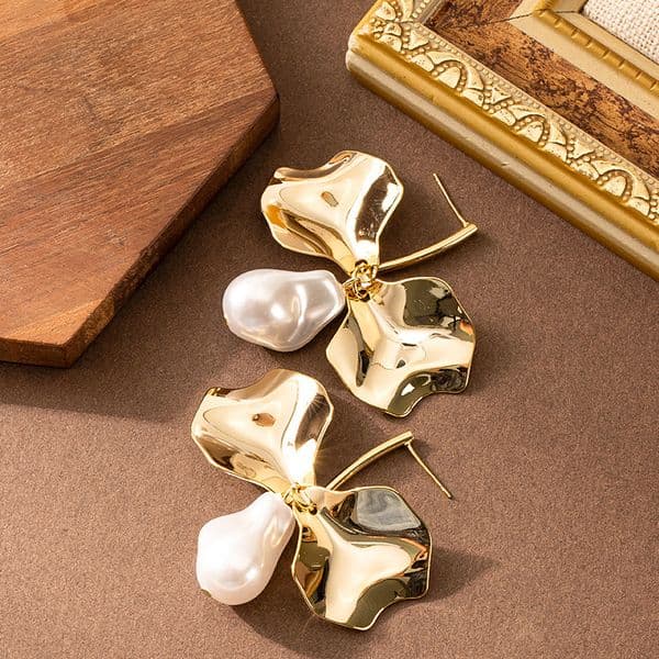 Sier Needle Fashion Niche Design Irregular Pearl Earrings for Women High-end Elegant Versatile Personality Ear Jewelry