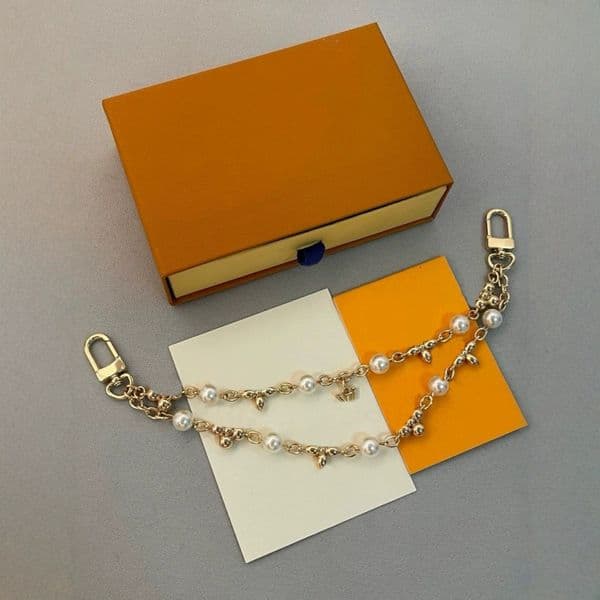 Classical chain heart pendanr keychain designer women gold color five pointed star key ring white pearl car accessories daily outfit sh0269