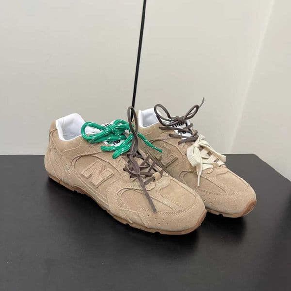 Casual New Flat Shoes loafer mule Women Round Toe Lace Up Luxury Men Running Couple Designer Cow Suede Unisex Sneakers Outdoor Sports and Leisure