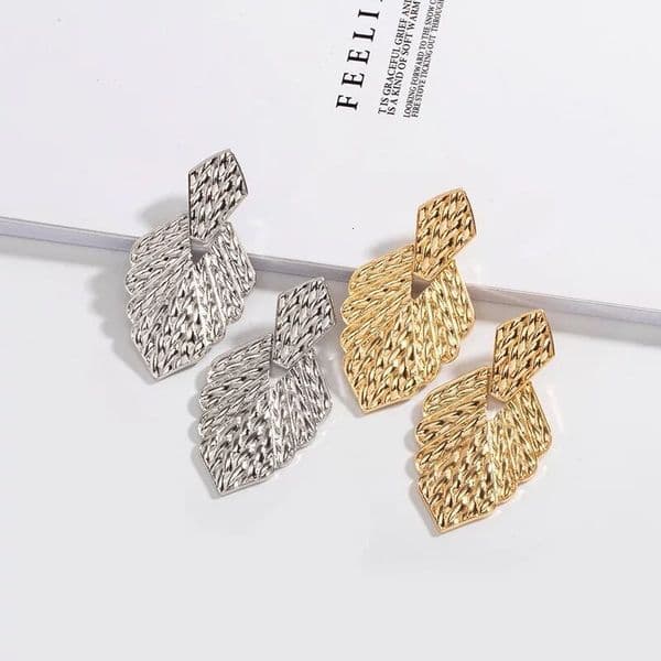 Elegant Palace Style Irregular Metal Large High-End Exaggerated Design Trendy Simple Stud Earrings