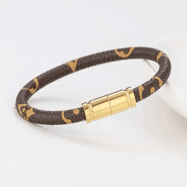 Elegant French style Charm Bracelets for woman leather bracelets mens vintage print old wer jewelry stylish Youth Chain Top designer Leather Hand Rope Wristband