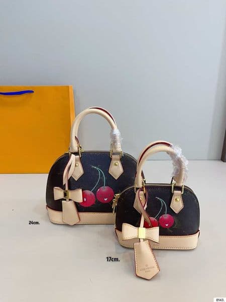 Designer design high quality classic chain clip bag, fashionable and versatile, size 26cn.