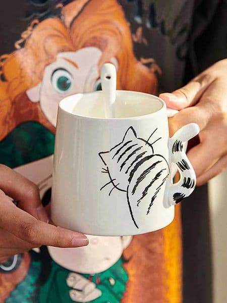 Creative White Porcelain Cat on the Way Coffee Cup Cute Three-Dimensional Animal Shape Ceramic Teacup Couple Mug Home Mug Decor X250728