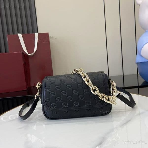 The handbag with a single shoulder strap and a slanted design, meticulously crafted by 99A designers, is made of high-quality leather and boasts superior quality.
