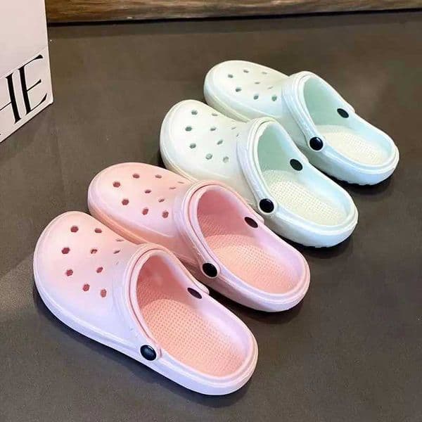 Womens summer slippers lightweight EVA soft home shoes girls candy sandals N-slip beach shoes thick soled garden shoesXJ250401