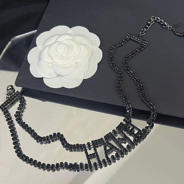 Womens Charm Diamond Choker Necklaces High Quality Boutique Chain Necklaces Autumn Luxury Style Jewelry Long Chain Christmas New Womens Love Gift Necklace