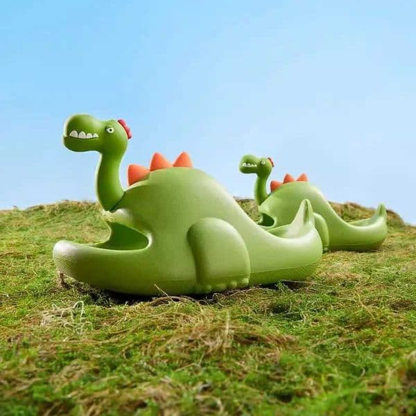 Summer childrens slippers cute dinosaur sandals comfortable for boys and girls non slip flip cover bathroom mule childrens home shoesXJ250402