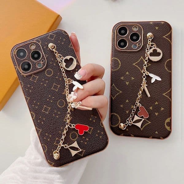 Luxury iPhone Designer Phone Case For iPhone 17 Pro Max Case iPhone 16 15 Pro 14 13 12 Case for Women Anti-drop Shockproof Cover Luxury Metal Chain Wristband High Quality