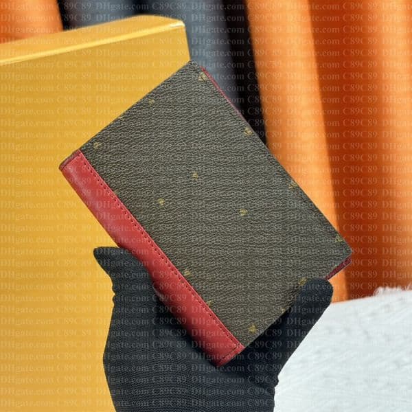 Designer Passport Holders 10A High quality Classic Designer Card Holder PASSPORT COVER Fashion Brand Fashion Credit Couple Family Travel