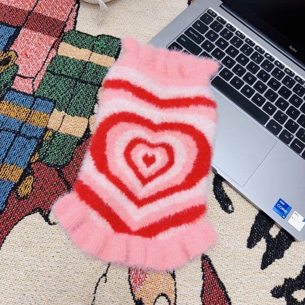 Cute Heart Pattern Pet Sweater, Soft Knit Dog Clothes, Warm Winter Apparels, Fashionable Puppy Sweater with Ruffled Edges, Cozy Pet Outfit for Maltese & Tiny Breeds A652
