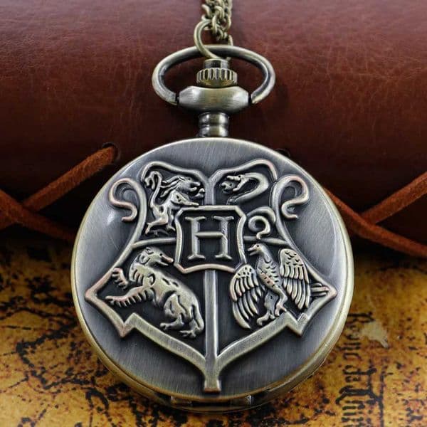 H Academy Badge Shield Pendant Bronze Case Quartz Pocket Watch Roman Digital Vintage Watch Mens and Womens SouvenirW251103