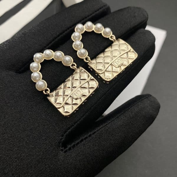 cc Designer Stud Earrings Earring Classic Heart Studs Pearl Eardrop Stamp Letter Copper Material Popular Wedding Christmas Jewelry High Quality Gifts Will Not Fade