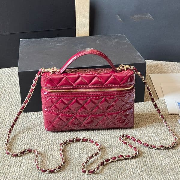 Cosmetic Bags Cases Luxury Hand Makeup Bag Designer Womens Shoulder Bag Shiny Patent Rib Check Gold Hardware Metal Buckle Dinner Bags Purse 19cm