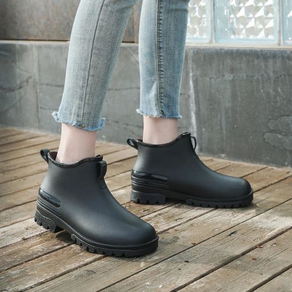 Low cut anti slip womens rain boots PVC black waterproof rain boots short tube garden shoes fashionable water shoes for women 251030
