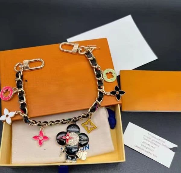 2025 Latest hot models 2 New Keychain Chocolate keychain Premium Leather & Aluminum Designer Key Chain Holder Stylish Keyring Jewelry985