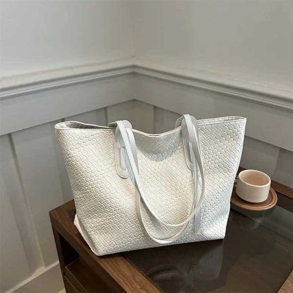 Hot Selling Large Capacity Underarm Bag for Women 2025 New Fashionable Tote Bag Woven Personalized Trend Simple Shoulder Bag H260427
