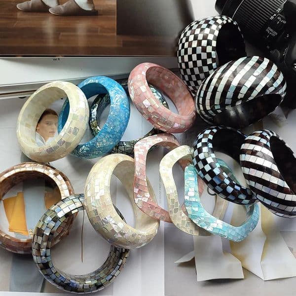 Trendy Fashion Big Bangle Shell Splicing Resin Irregular Large Wave Pattern Statement Bracelet for Womenb Vintage Jewelry 251103