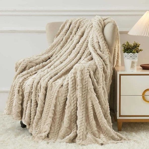 Designer Fleece Throw Blanket - Cozy Soft Lightweight Fuzzy Throw Blanket for Women Portable Throw Blankets for Birthday Christmas Y251105