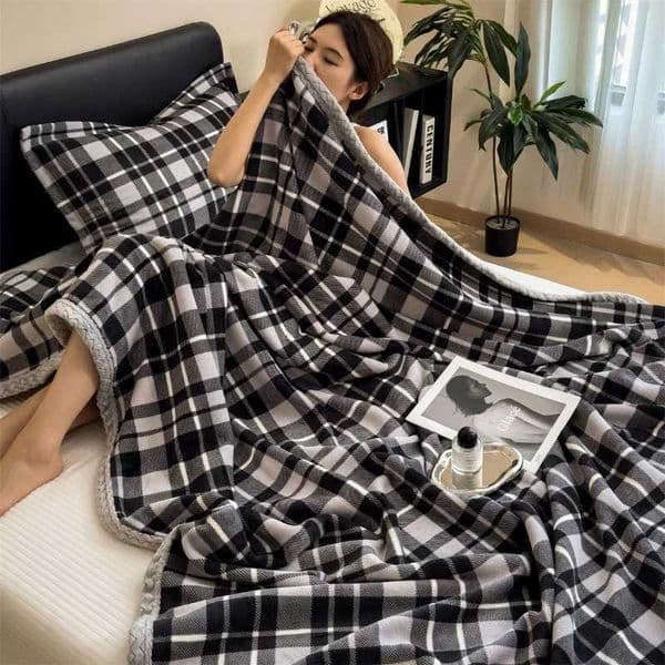 2025 winter new thicke milk fleece blanket off dormitory nap blanket mti-functional blanket H251106