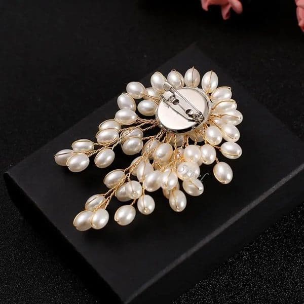 Handmade Imitation Pearls Brooch for Everyday Wear Business Meeting Accessories Sophisticated Lapel Badge Jewelry U90F 251131