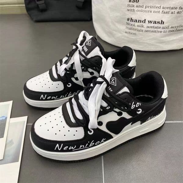 Designer casual with new round toe flat bottom heart-shaped decoration sports board shoes outdoor for women men