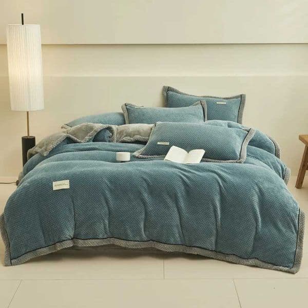 Designer Bedding Set Luxury Winter Warm Thicken Milk Velvet Duvet Cover Bed Sheet and Pillowcases Quilt Cover Queen King Size 220x240cm Y251106