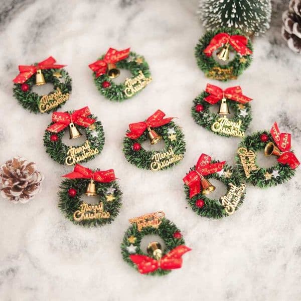 10pcs Mini Christmas Wreaths Festive Plastic Ornaments for Home Christmas New Year Gift Winter Party Xmas Trees Garden DecorXJ251106