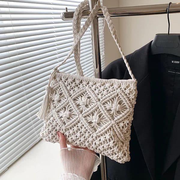 Women Summer Straw Messenger Bag Hollow Out Woven Fashion Shoulder Beach Tassel Crossbody Travel bolsa feminina 251106BANJIA