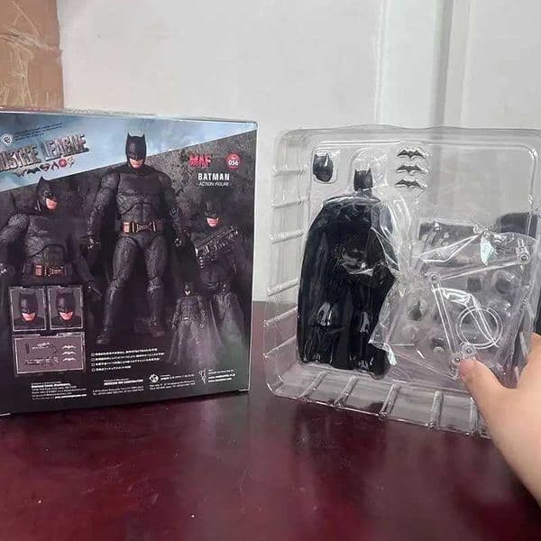 NECA Figure Justice League Bruce Wayne Action Figure Mafex 056 Movable Figure Joint Doll Christmas Present For Friends