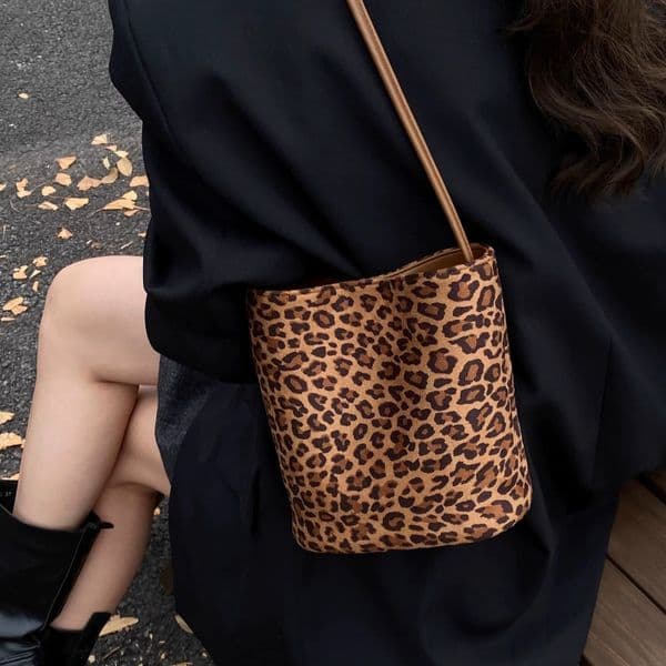 Womens Bucket Bag 2025 Autumn and Winter New Style Leopard Print Single Shoulder Bag Matte Velvet Crossbody Bag