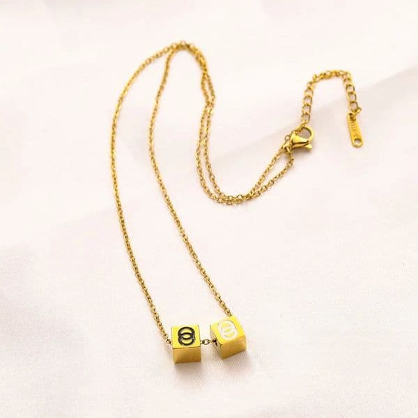 Luxury Designer Necklace Brand Pendant Necklaces Clavicle Chain Gold Silver Choker Neckalce For Women Jewelry Wedding Gift