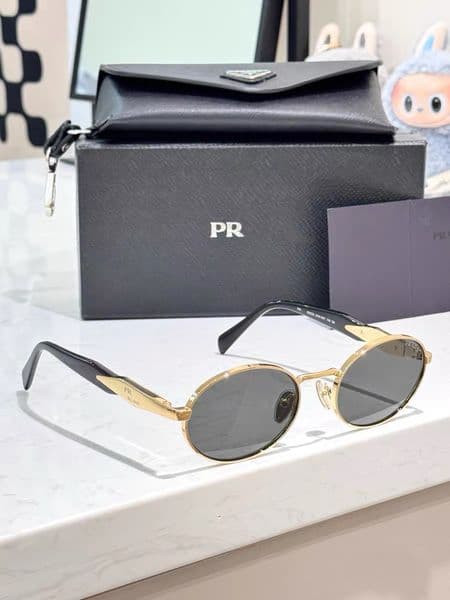 Designer Luxury cute Glasses Retro Fashion Sunglass Styling Metal for Women Mens Outdoor Beach Sunglasses Eyewear Travel Cycling