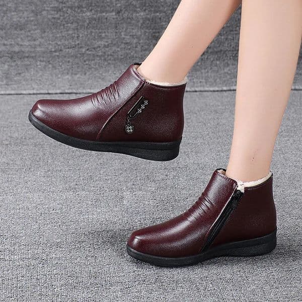 Leather Boots Winter Middle-aged Flat Bottom Shoes for Women Soft Bottom Non-slip Wool Warm Cotton Shoes Women Boots 251106