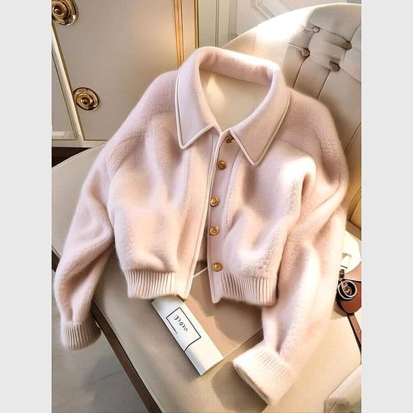 Designer clothing Xiaoxiang style pink plush short jacket for women in winter, petite and age reducing fashion, thick and warm cotton jacket