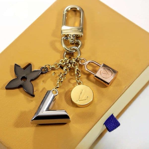 Designer's Wallet Trendy Brand 26SS High Quality Metal Flower Bag Popular Car Keychain Titanium Steel Pendant Coin Purses Style