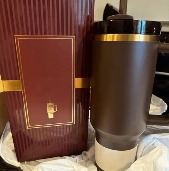 2026 US STOCK 40Oz Cobranded THE H2.0 40Oz Mugs Chocolate Gold Tumblers Insulated Car Cups Stainless Steel Coffee Termos Winter Pink Holiday Neon White