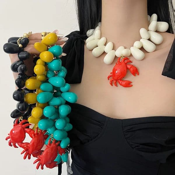Exaggerated Sense Red Crab Pendant Necklace Womens 2025 Advanced Water Drop Beaded Choker 250409